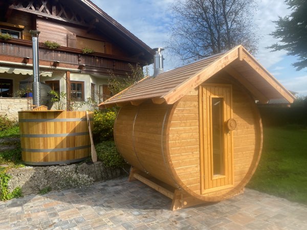 Fasssauna  Saunafass mit Holzofen Sauna holzbeheizt mit Lärchen Vollholz Dach